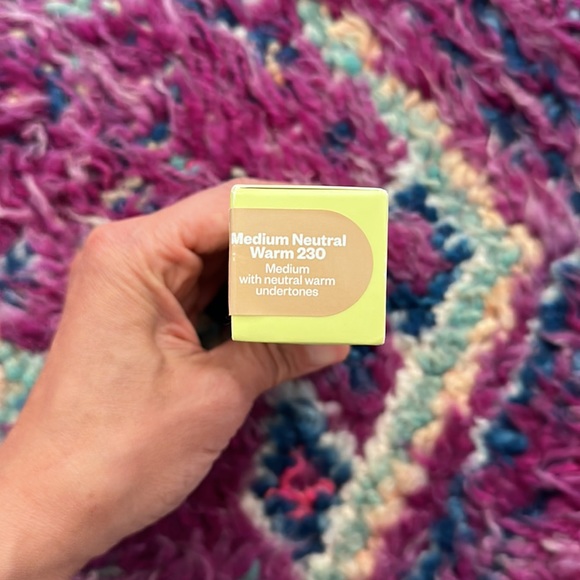 Lisa’s revealer skin improving foundation w spf 25 - Picture 3 of 4